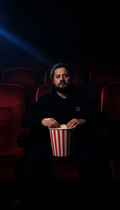 تماشاگر سینما، آرامش، پاپ کورن، نورپردازی سینمایی، واقعی، جزئیات